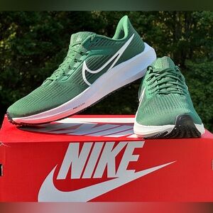 NEW Nike Green Air Zoom Pegasus 39 Casual Sneaker - Mens 10 (fits Womens 11.5)